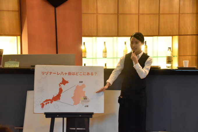 飲んで、見て、知って……1日中ワインを楽しめる「リゾナーレ八ヶ岳」　1万2千本のワインボトルが彩る「ワインリゾートクリスマス2025」開催の写真