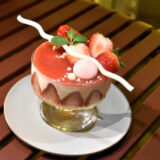甲州のワインを使用したクリスマス限定の苺パフェ