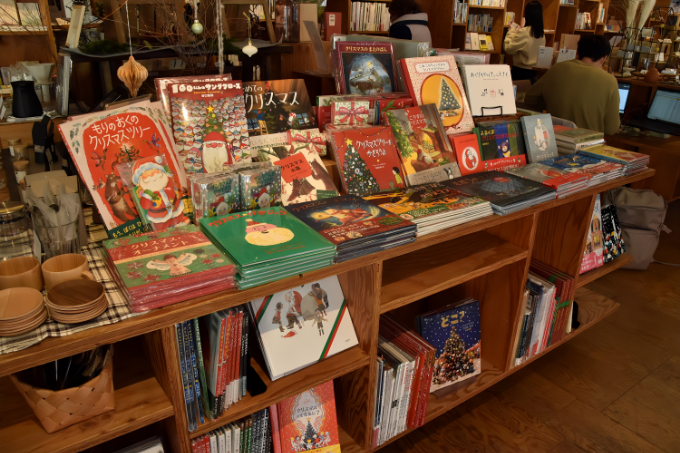 飲んで、見て、知って……1日中ワインを楽しめる「リゾナーレ八ヶ岳」　1万2千本のワインボトルが彩る「ワインリゾートクリスマス2025」開催