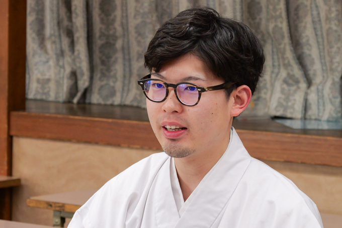 怪談会やコスプレイベントも!? 地域に開かれた新宿下落合氷川神社にてランパンプスが合格祈願!