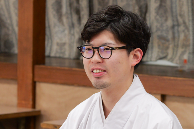 怪談会やコスプレイベントも!? 地域に開かれた新宿下落合氷川神社にてランパンプスが合格祈願!