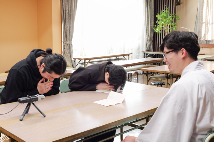 怪談会やコスプレイベントも!? 地域に開かれた新宿下落合氷川神社にてランパンプスが合格祈願!