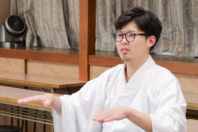 怪談会やコスプレイベントも!? 地域に開かれた新宿下落合氷川神社にてランパンプスが合格祈願!