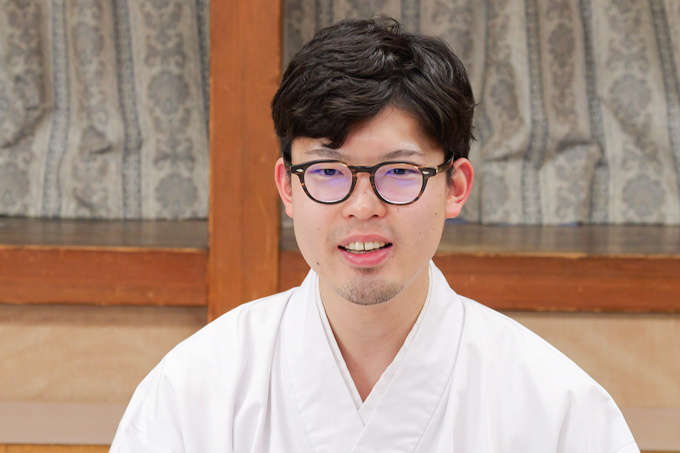 怪談会やコスプレイベントも!? 地域に開かれた新宿下落合氷川神社にてランパンプスが合格祈願!