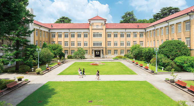 「自分で考え、動く」を育てる大学！？　語学力と自主性を磨く、津田塾大学にてランパンプスが徹底取材！