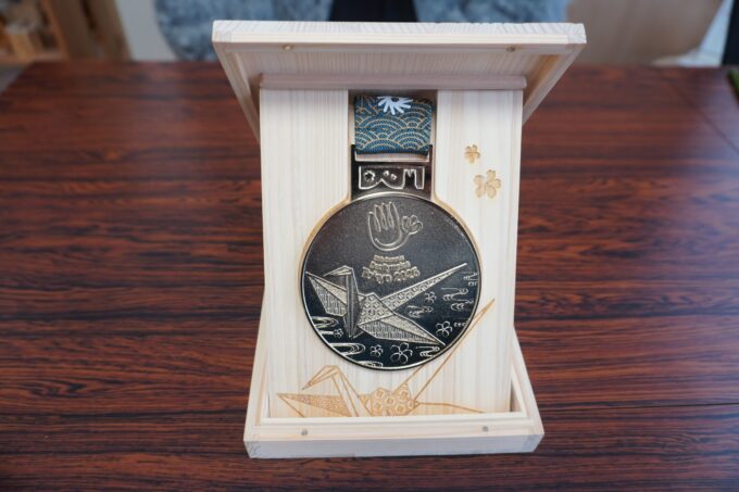 デフリンピックのメダルとメダルケース