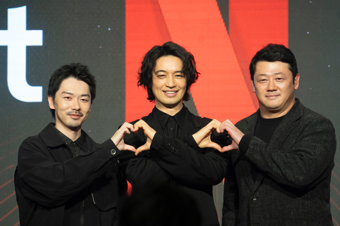松本優作監督（左）、斎藤工（中央）、Next on Netflix 2026