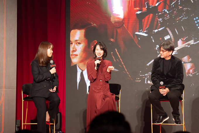 戸田恵梨香（中央）、瀧本智行監督（右）Next on Netflix 2026