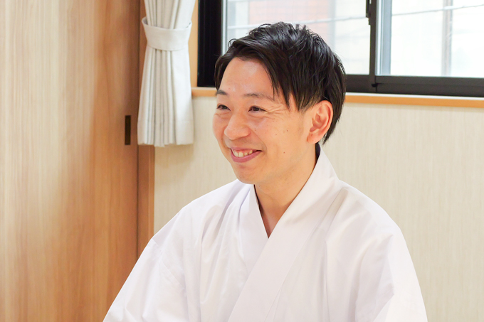 黒猫が導く必勝の神社！？　猫神社とも呼ばれる妙義神社にてランパンプスが合格祈願！