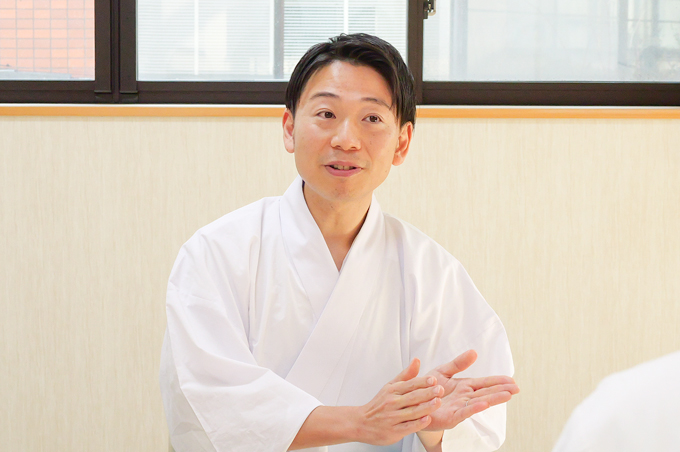 黒猫が導く必勝の神社！？　猫神社とも呼ばれる妙義神社にてランパンプスが合格祈願！