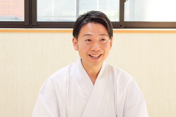 黒猫が導く必勝の神社！？　猫神社とも呼ばれる妙義神社にてランパンプスが合格祈願！