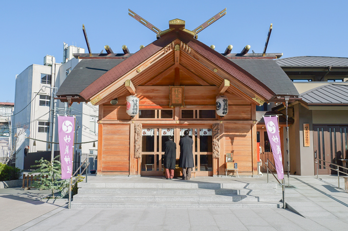 黒猫が導く必勝の神社！？　猫神社とも呼ばれる妙義神社にてランパンプスが合格祈願！