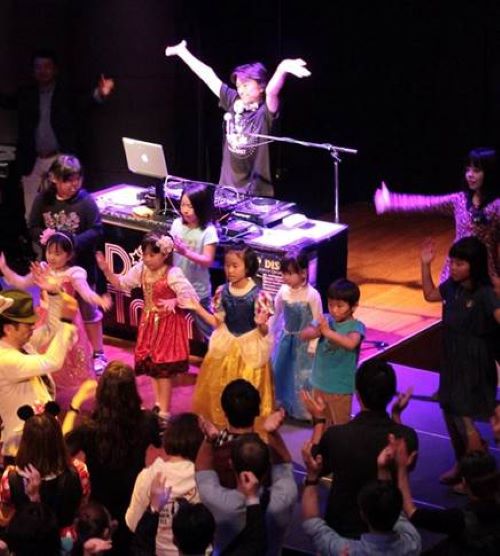 親子で楽しめる「ファミリーディスコ」