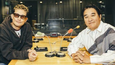 “深夜ラジオ”と“ハガキ職人”を描く物語　舞台の前日譚となるラジオドラマの詳細発表　ラジオドラマ『はがきの王様』