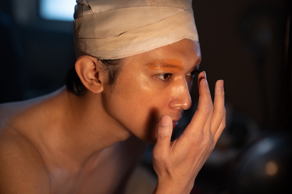 吉沢亮、『国宝』で第49回日本アカデミー賞最優秀男優賞受賞! 盟友からトロフィーという名のバトンを受け取る