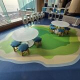 「アクティビティラウンジ」テーブルや床には伊豆七島が描かれている