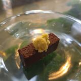 わさび香る生チョコレート。セルフ追いわさびでスパイスチョコレートのような味わいに