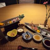 熱海の海の波間に浮かぶ船を表現した器で旬の素材を生かした献立が届けられる