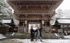 潜在能力を強化する！？　2体1組の強運お守りを授ける、伊佐須美神社にてランパンプスが合格祈願！