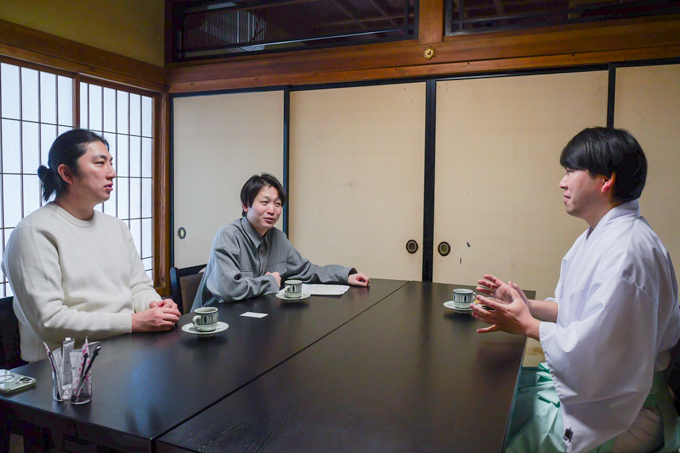 潜在能力を強化する！？　2体1組の強運お守りを授ける、伊佐須美神社にてランパンプスが合格祈願！