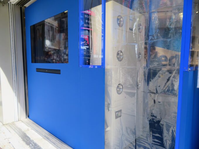 入口にあるエアシャワー