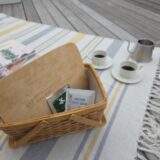 テラスリビング付きのお部屋には滞在グッズ(ティータイムセット、オリジナル線香花火、星座早見表など)の用意も