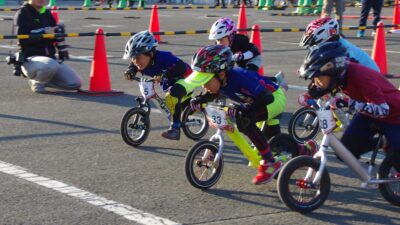 オートバイの世界最高峰レース「MotoGP」を目指す17歳の高校生ライダー