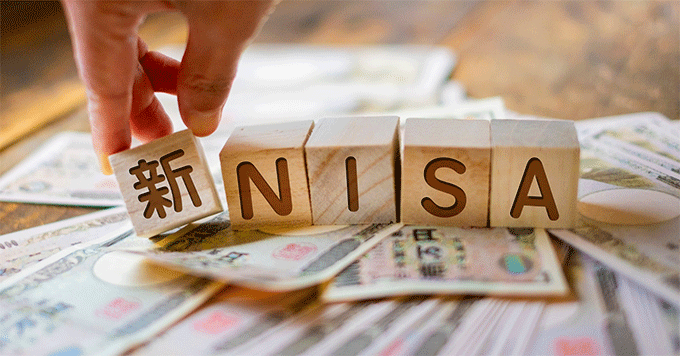 「資産運用、始めなきゃ……」と思いながら数年経っていませんか？ お金が出ていく今だからこそ、「資産にも働いてもらう暮らし」へ