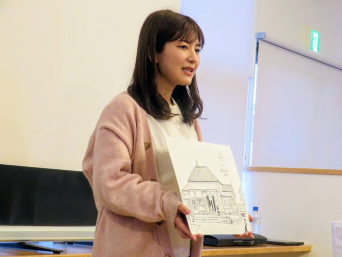 返礼優待に参加するushikuni cafe代表の曽根晴さん