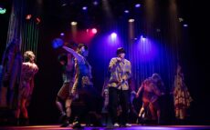 小沢道成渾身の新作『The Closet Revue』開幕！　ザ・スズナリで一ヶ月のロングランに挑む