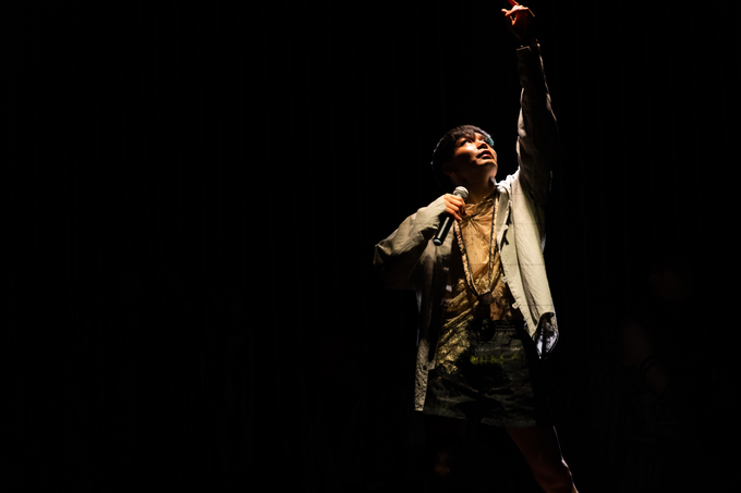 小沢道成渾身の新作『The Closet Revue』開幕！　ザ・スズナリで一ヶ月のロングランに挑むの写真