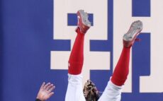 広島のセンター・大盛、超美技！中田翔氏「あのダイビングが一番難しい」