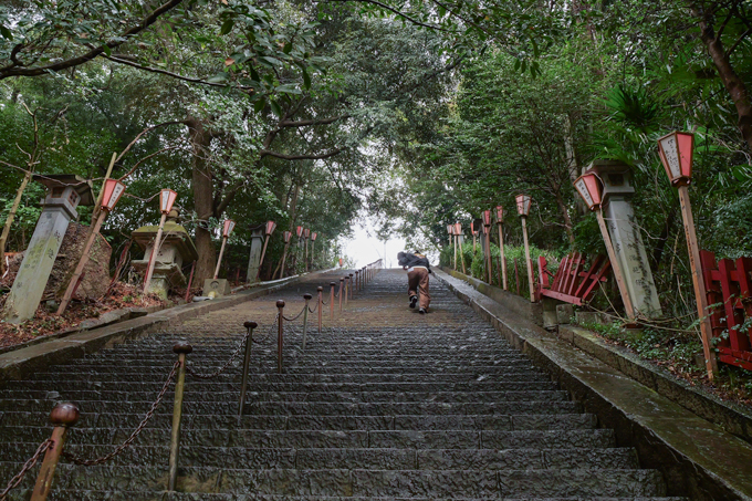 見た目は7社、中身は56神！？　祈りの集積地、静岡浅間神社でランパンプスが合格祈願！