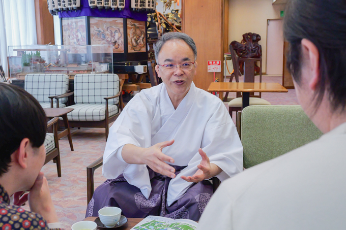 見た目は7社、中身は56神！？　祈りの集積地、静岡浅間神社でランパンプスが合格祈願！