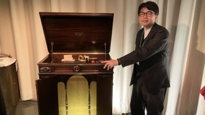 28歳と100歳のタッグ　プラネタリウムに蘇る手巻き蓄音器の音
