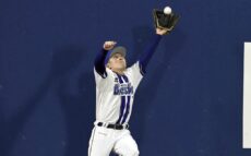 DeNA・佐野恵太、守備で魅せた！谷繁氏「頭を越えたかなと」