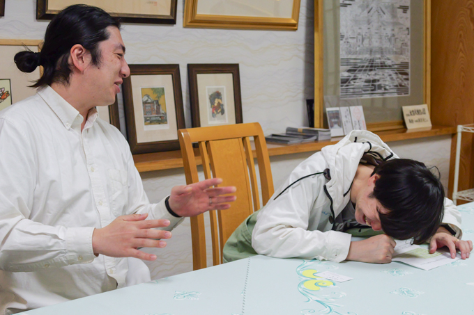 「小さいおじさん」の正体とは！？　東京のへそ・大宮八幡宮にてランパンプスが合格祈願！