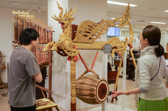 世界の楽器が大集合!? 国立音楽大学 楽器学資料館の展示室にランパンプスが潜入!