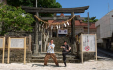 神社の奥に洞窟！？　琉球古神道の歴史を守る、普天満宮でランパンプスが合格祈願！