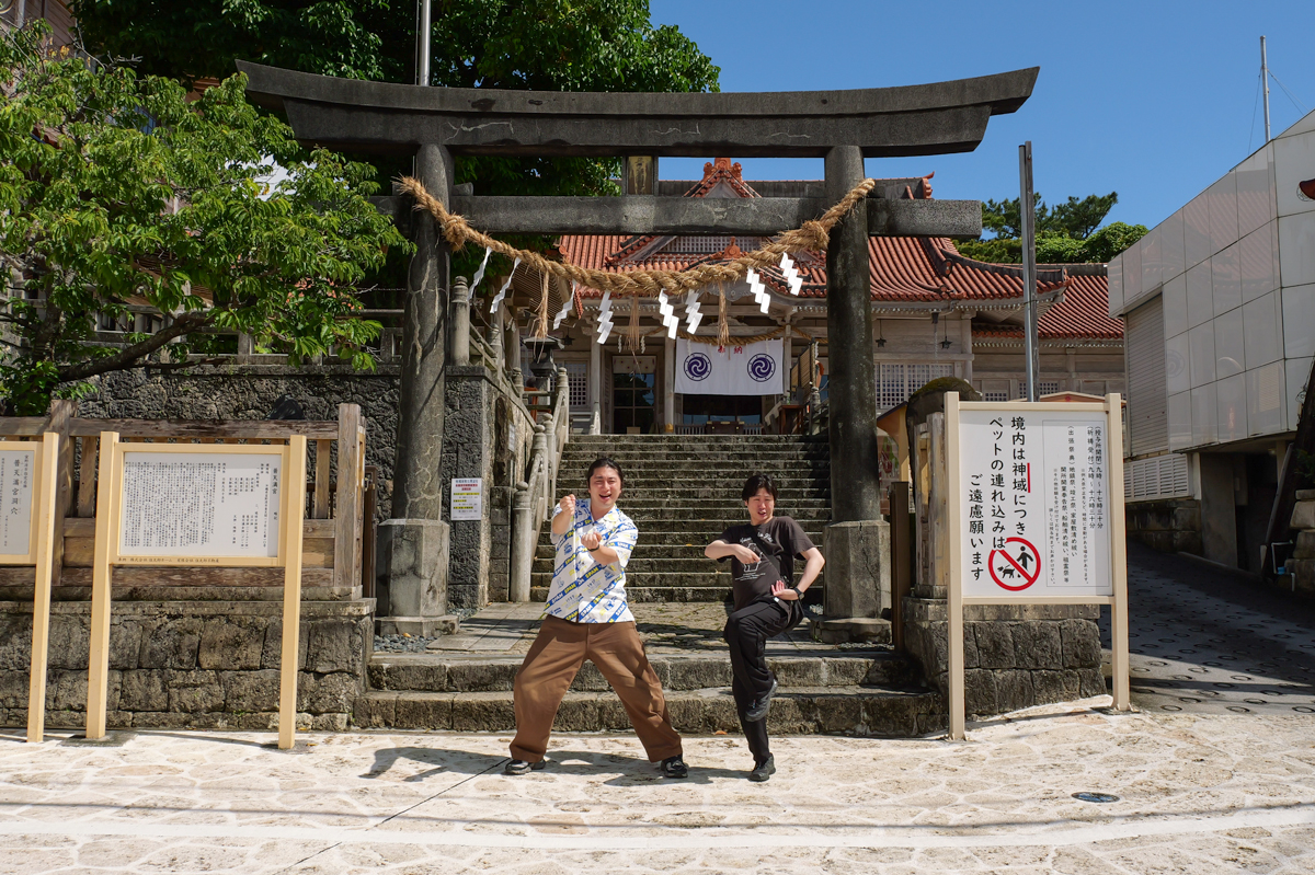 神社の奥に洞窟！？　琉球古神道の歴史を守る、普天満宮でランパンプスが合格祈願！