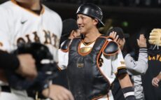 巨人・小林誠司、今季初スタメンマスクで攻守に存在感　宮本和知氏「いいリードしている」