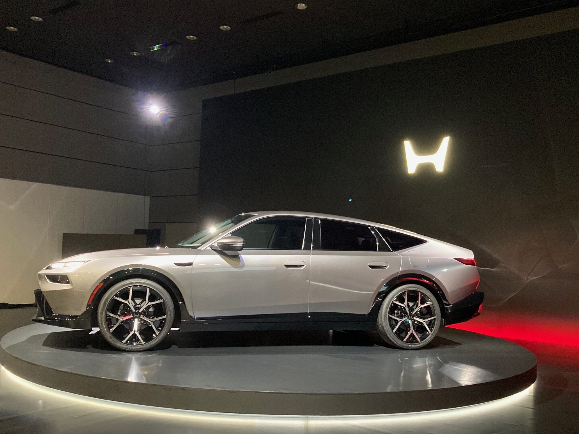 自動車業界【1】　電動化戦略見直し、高収益モデルへのシフト鮮明に