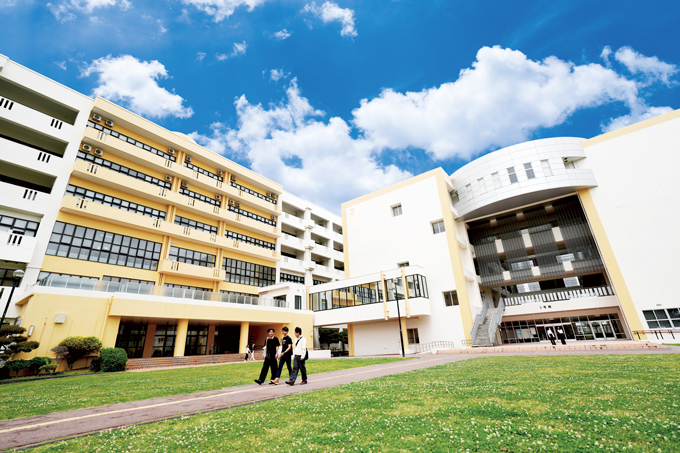 超地元密着型大学！？　沖縄を深く学び、未来に繋ぐ、沖縄国際大学でランパンプスが徹底取材！