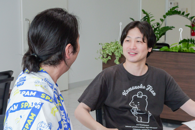 東京から沖縄の大学へ！？　沖縄で歴史を学ぶ沖縄国際大学の学生にランパンプスがインタビュー！