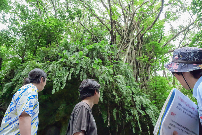 琉球王国最高の聖地！？　世界遺産・斎場御嶽でランパンプスが祈りの真髄を学ぶ！