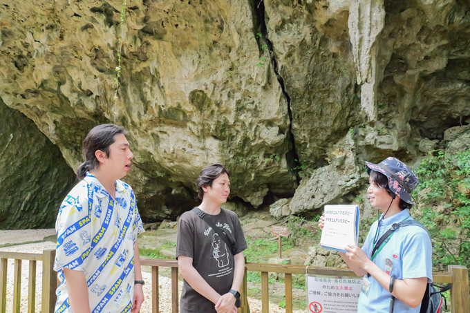 琉球王国最高の聖地！？　世界遺産・斎場御嶽でランパンプスが祈りの真髄を学ぶ！