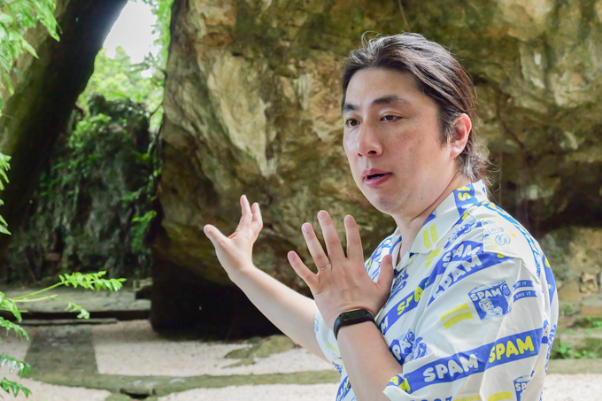 琉球王国最高の聖地！？　世界遺産・斎場御嶽でランパンプスが祈りの真髄を学ぶ！
