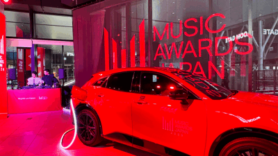 渋谷で「MUSIC AWARDS JAPAN WEEK」イベント開催中!トヨタ・クラウンの給電がDJを支え盛り上げる!