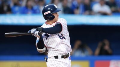 ヤクルト・岩田、“技あり”のレフト前安打 大矢氏「うまく打ちました」
