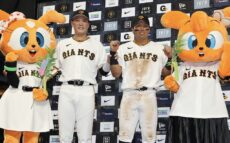 知念！坂本！巨人、代打策が的中！　里崎氏「苦労人の知念が気迫の内野安打で繋いで、ベテランが決め切った」